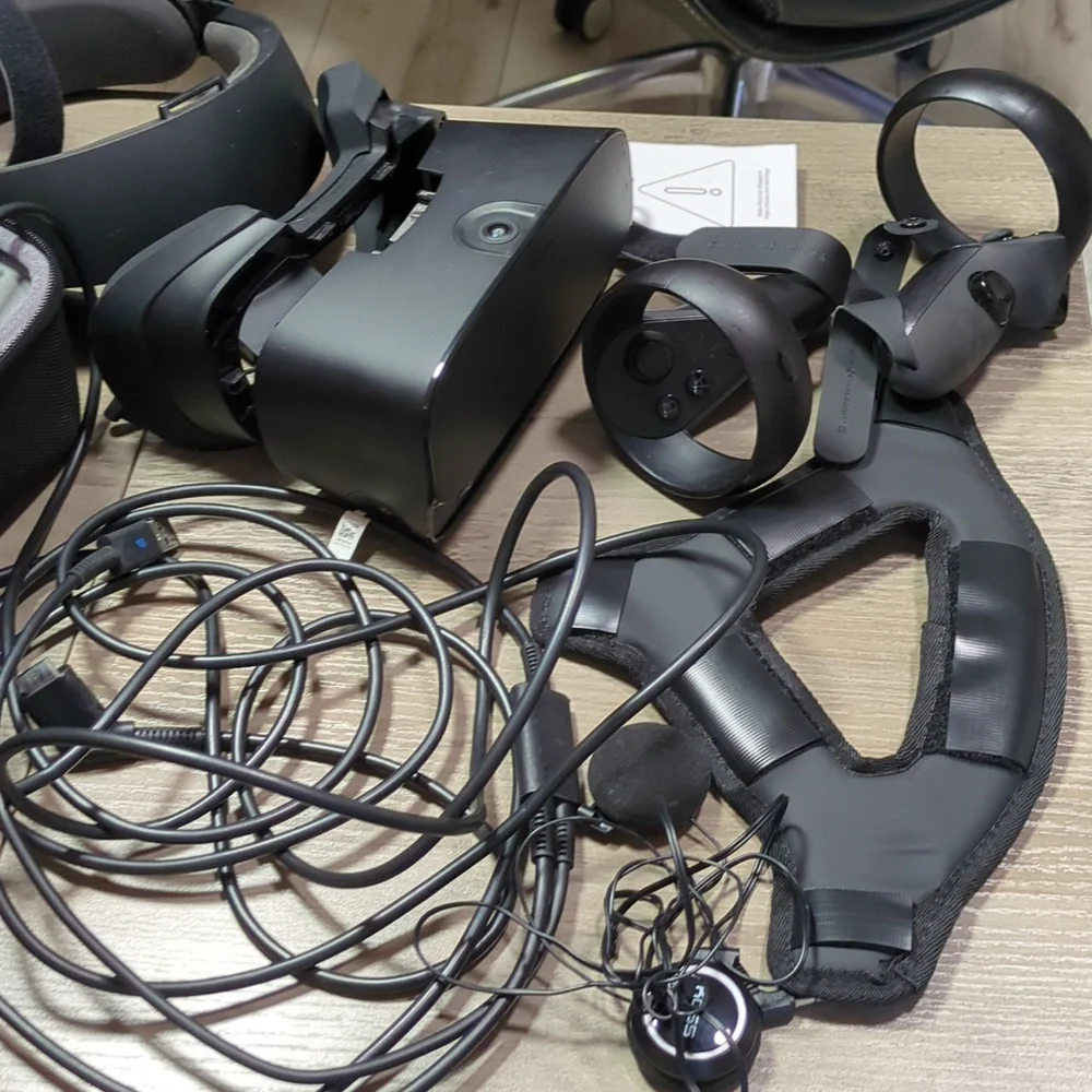 VR Headset Version 1 Oculus Rift S With Cables, Cable Management, And Other!!